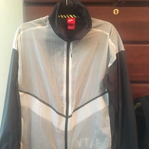 Nike lightweight full zip jacket size L